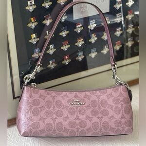 NWT Coach! Charlotte Shoulder Bag
In Signature Canvas Sv/Pink/Rose🌸